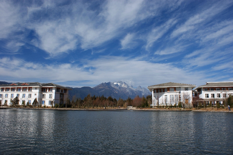 云南大學(xué)旅游文化學(xué)院——校園景觀圖(實(shí)驗(yàn)中心)